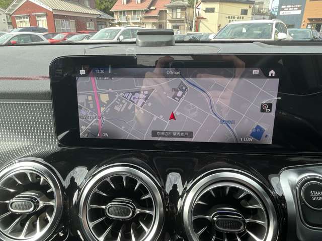 Mercedes-Benz EQB 8