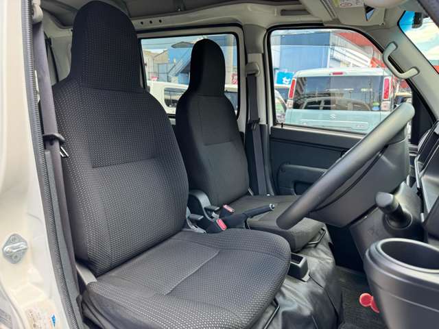 Daihatsu Hijet Cargo 11