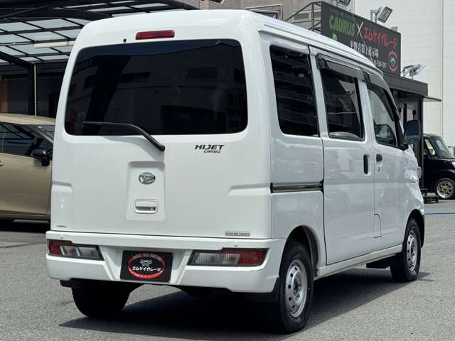 Daihatsu Hijet Cargo 2