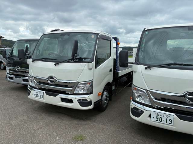 Hino Dutro 9
