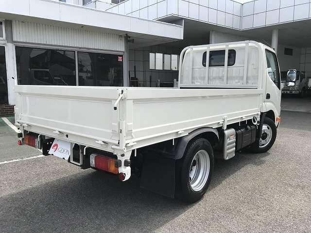 Hino Dutro 8