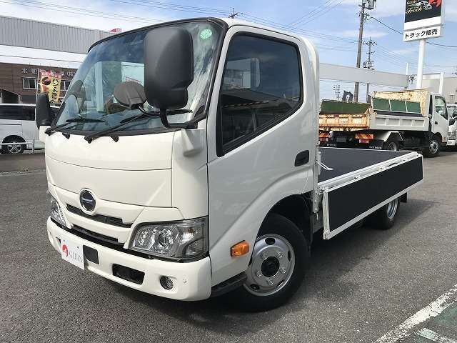 Hino Dutro 9