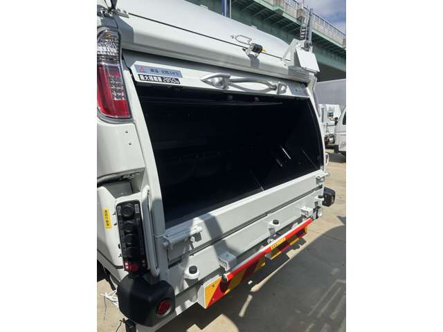 Mitsubishi Fuso Canter 12