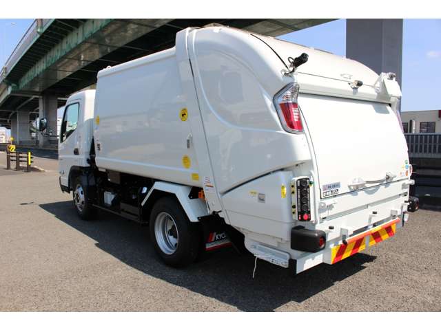Mitsubishi Fuso Canter 4
