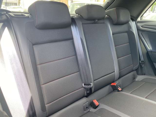 Volkswagen T-Roc 10