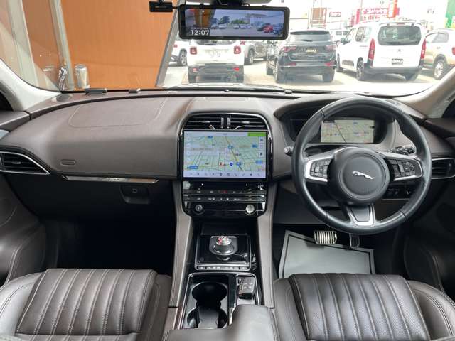 Jaguar F-Pace 4