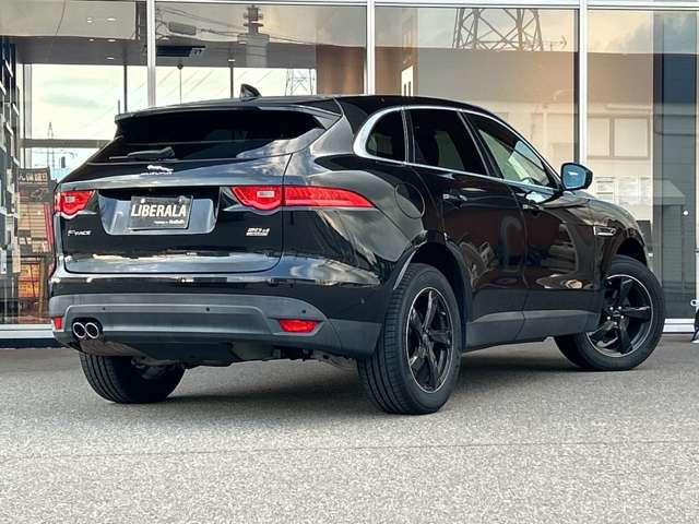 Jaguar F-Pace 5