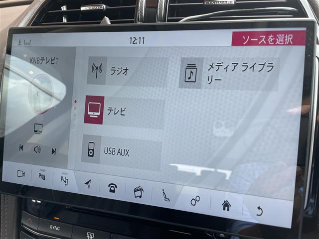 Jaguar F-Pace 9
