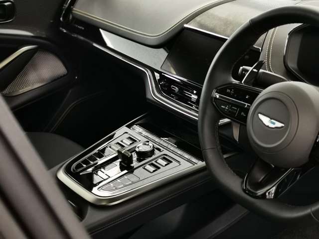 Aston Martin DBX 11