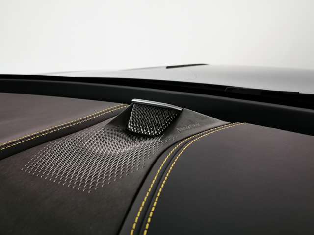Aston Martin DBX 7