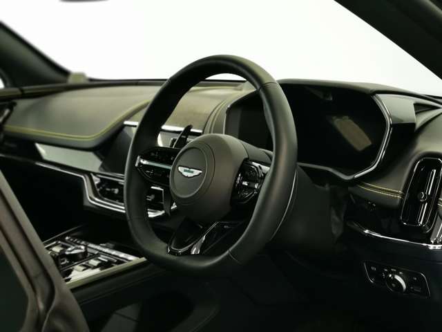 Aston Martin DBX 10