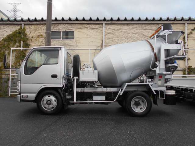 Isuzu Elf 4