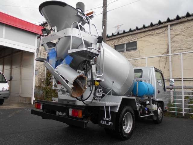 Isuzu Elf 6