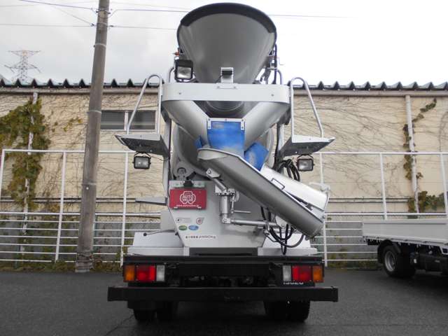 Isuzu Elf 7