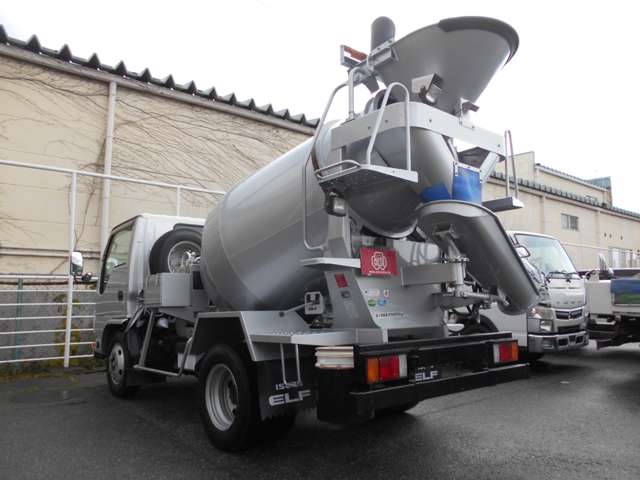 Isuzu Elf 8