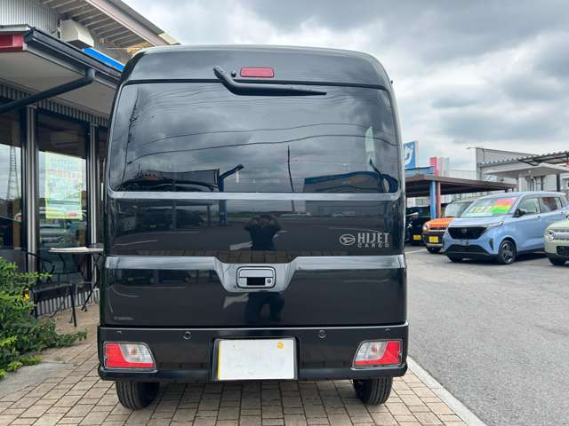 Daihatsu Hijet Cargo 6