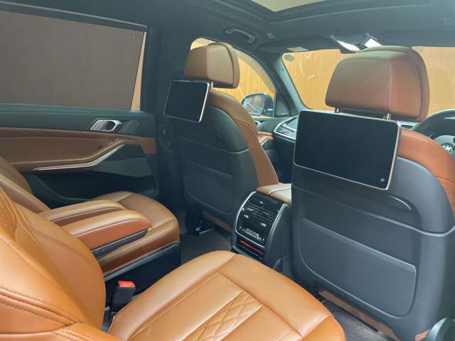 BMW X7 8
