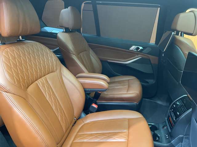 BMW X7 9