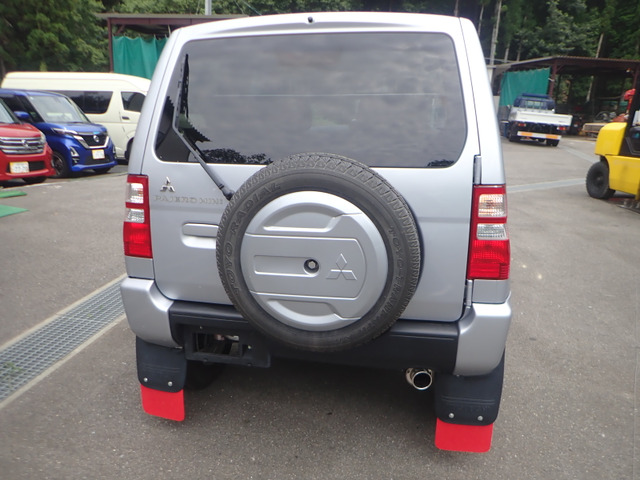 Mitsubishi Pajero Mini 4