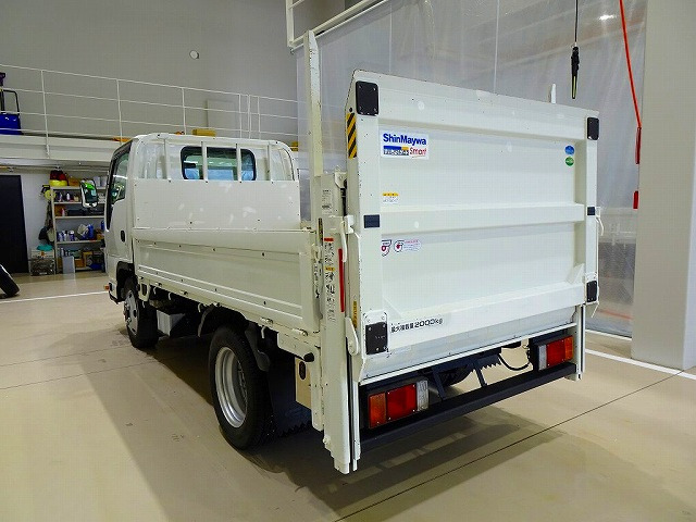 Isuzu Elf 12