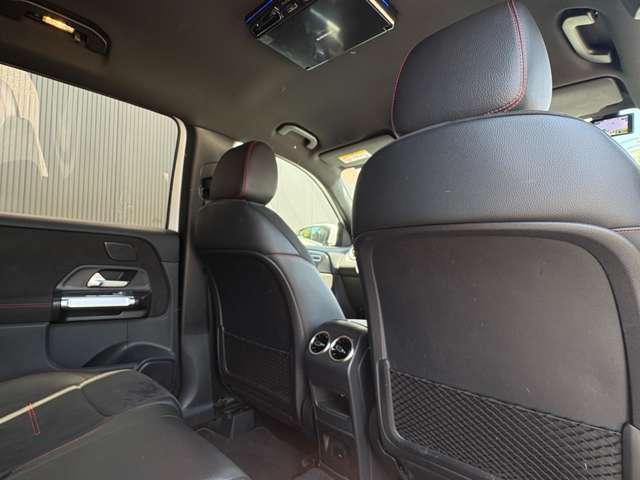 Mercedes-Benz GLB 12