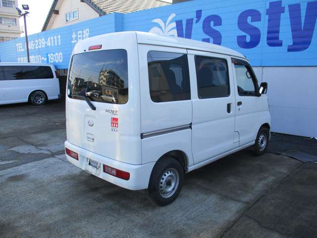 Daihatsu Hijet Cargo 12