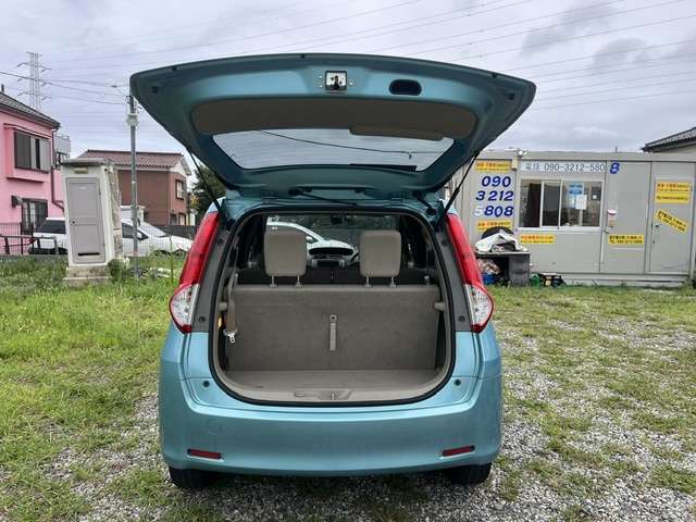 Toyota Passo Sette 11