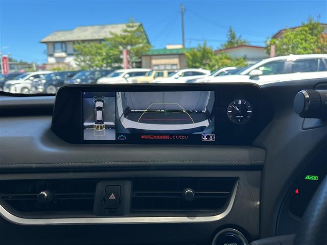 Lexus UX 7