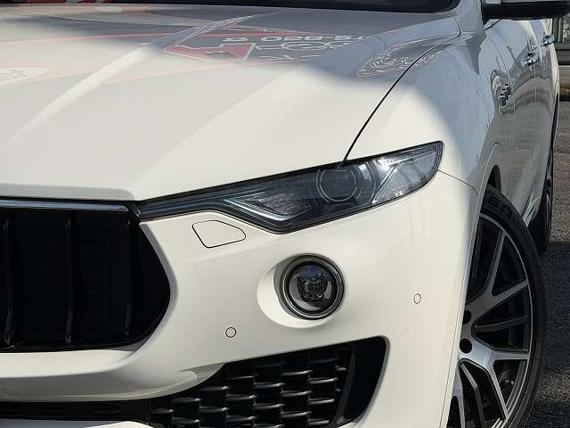 Maserati Levante 5