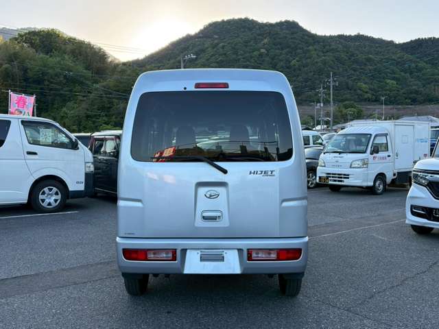Daihatsu Hijet Cargo 10