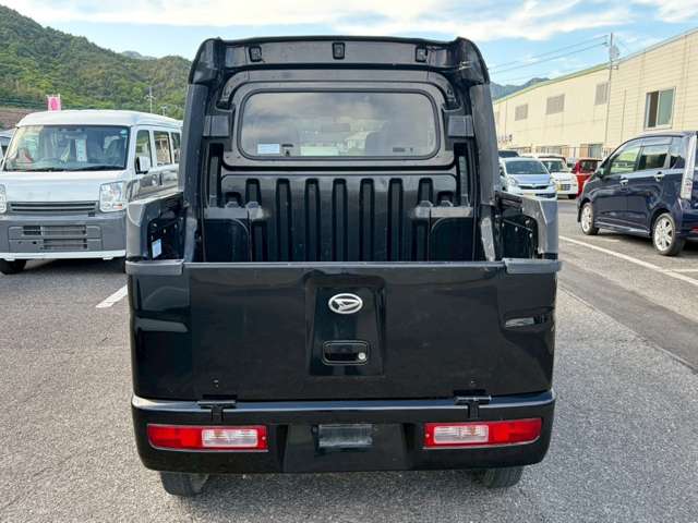 Daihatsu Hijet Deck Van 10