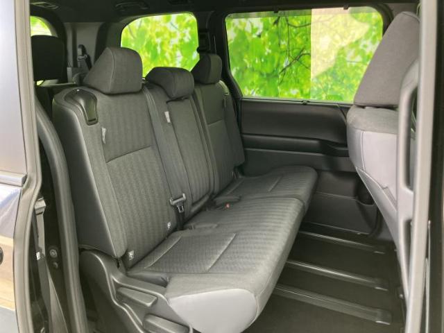 Toyota Noah 7