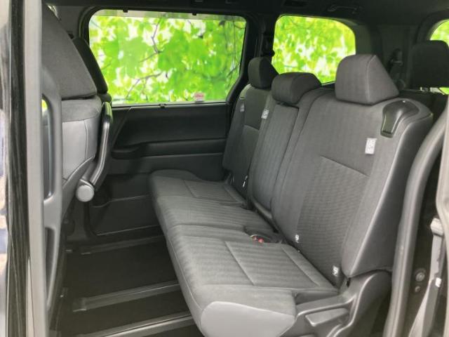 Toyota Noah 10