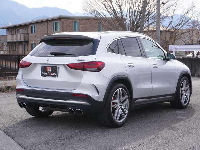 Mercedes-Benz GLA-Class 11