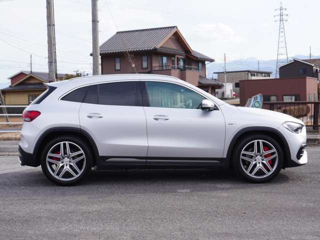 Mercedes-Benz GLA-Class 12
