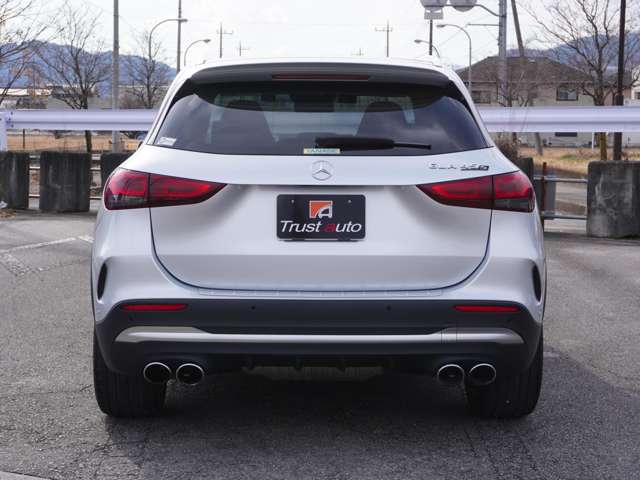 Mercedes-Benz GLA-Class 10