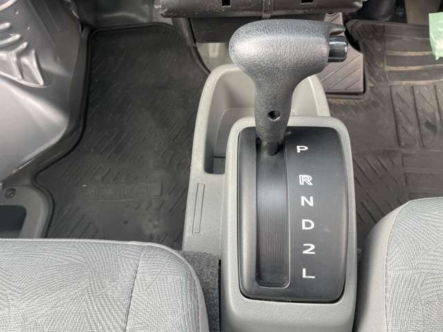 Mitsubishi Minicab Van 4