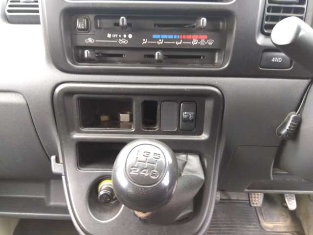 Daihatsu Hijet Deck Van 4