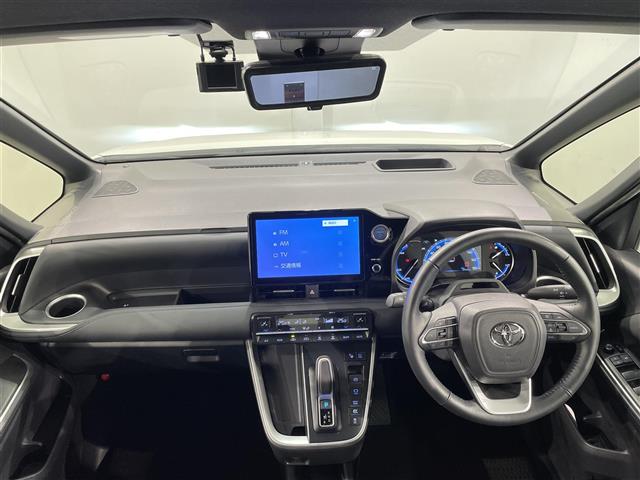 Toyota Voxy 2