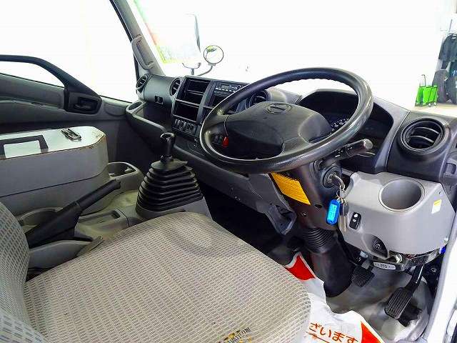 Hino Dutro 3