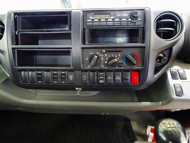 Hino Dutro 4
