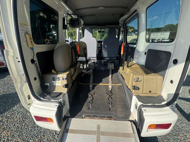 Daihatsu Hijet Cargo 11