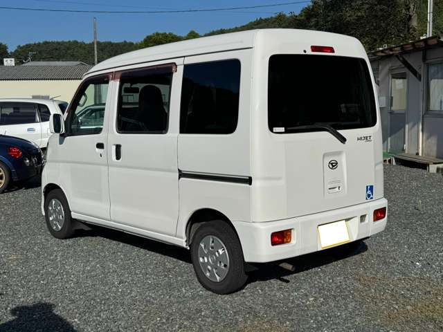Daihatsu Hijet Cargo 4