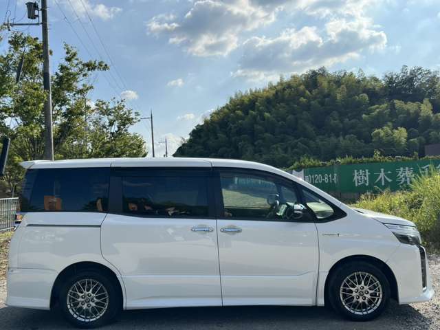 Toyota Voxy 6