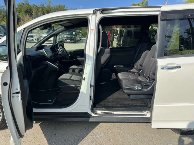 Toyota Voxy 10