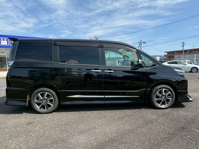 Toyota Voxy 3