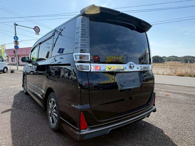 Toyota Voxy 6