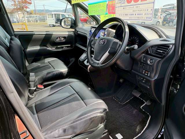 Toyota Voxy 8