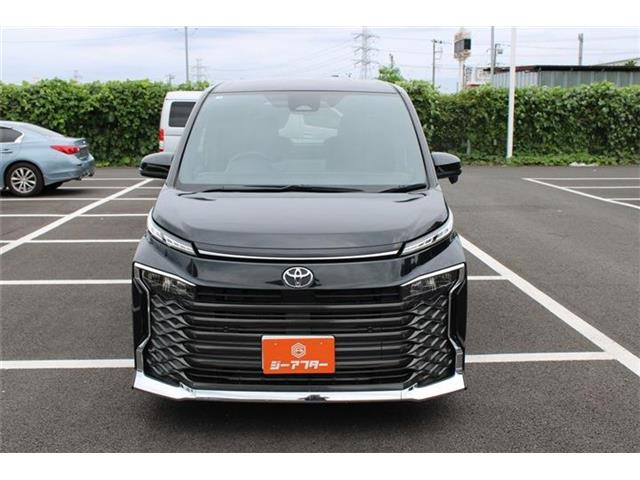 Toyota Voxy 8
