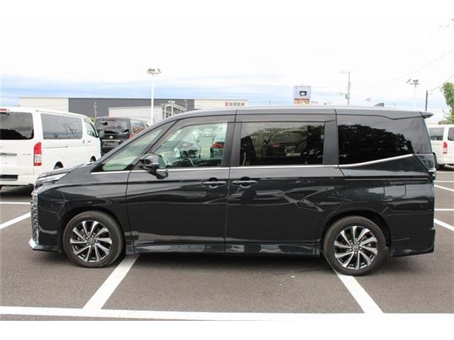 Toyota Voxy 10